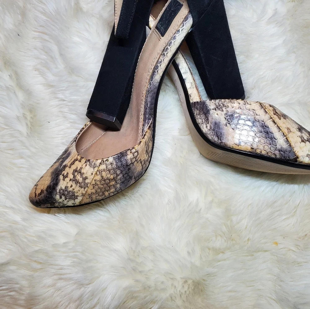 Ella moss snake women’s print/suede shoes size 9.5